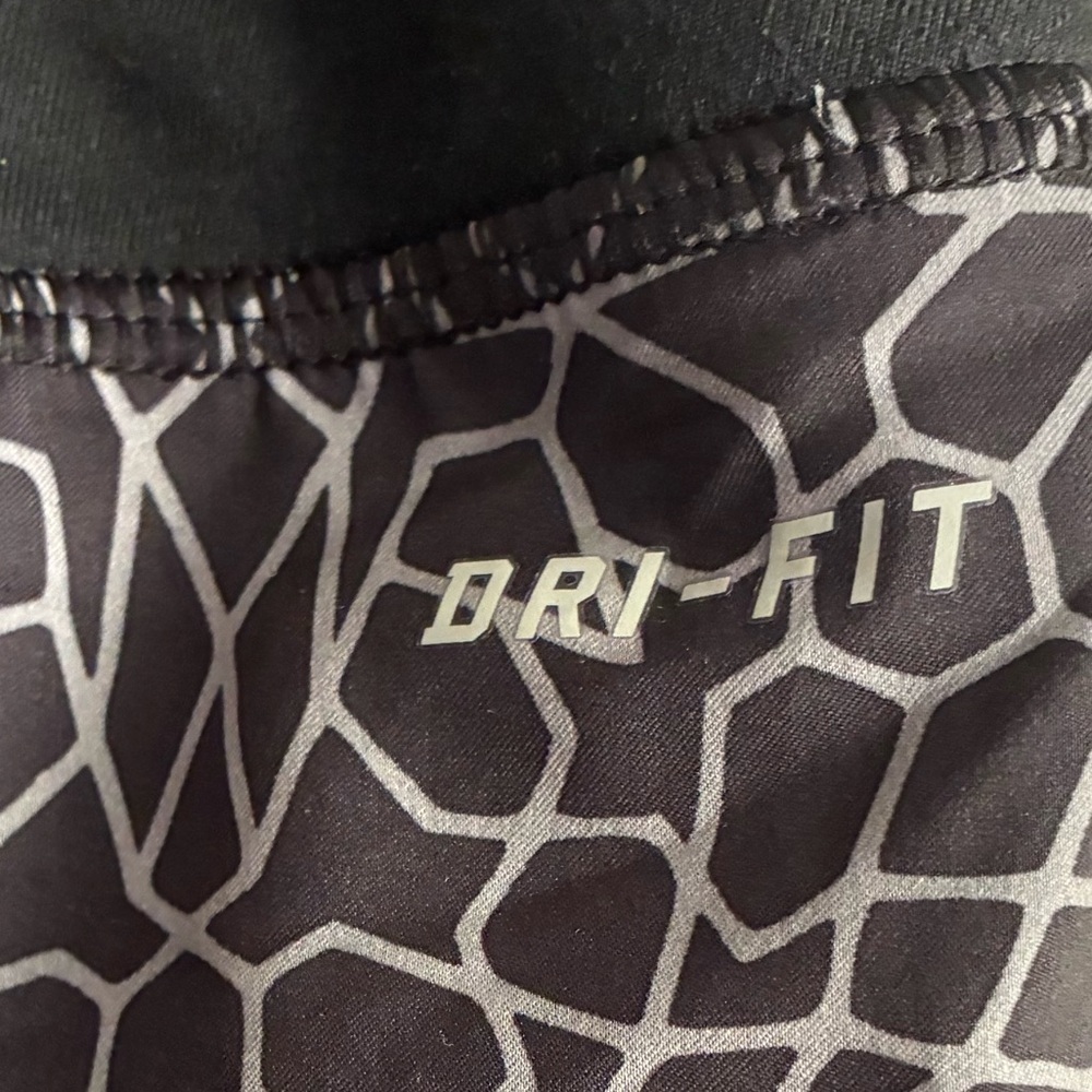 Nike Performance Women's Black Patterned Shorts M - Picture 14 of 16